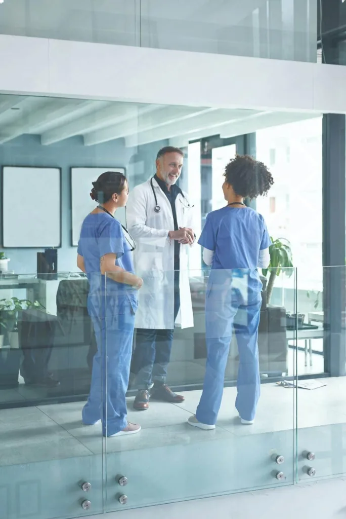 Médecins qui discutent